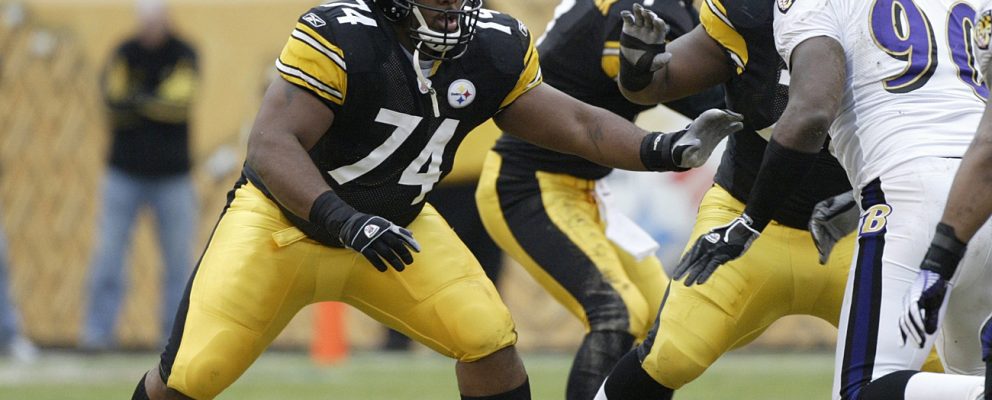 Pittsburgh Steelers offensive lineman Willie Colon during football